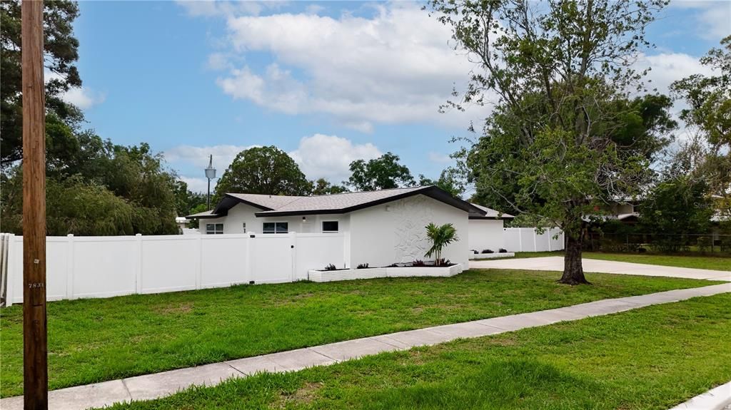 For Sale: $535,000 (3 beds, 2 baths, 2003 Square Feet)