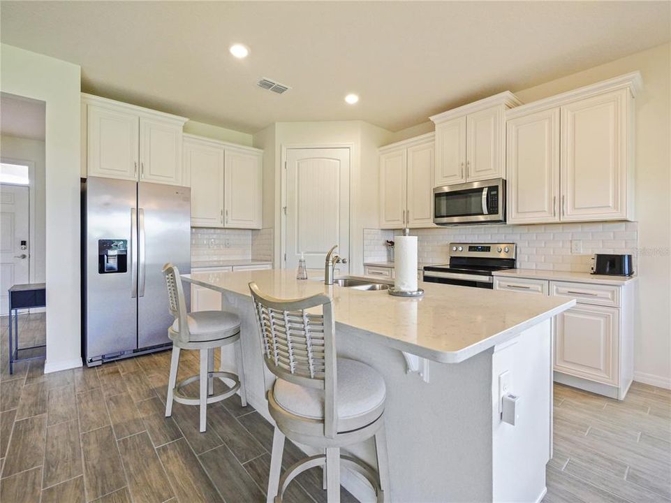 For Sale: $399,000 (3 beds, 2 baths, 1662 Square Feet)