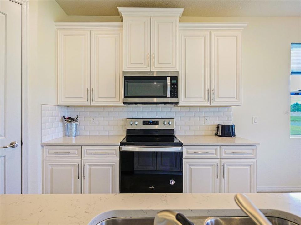 For Sale: $399,000 (3 beds, 2 baths, 1662 Square Feet)