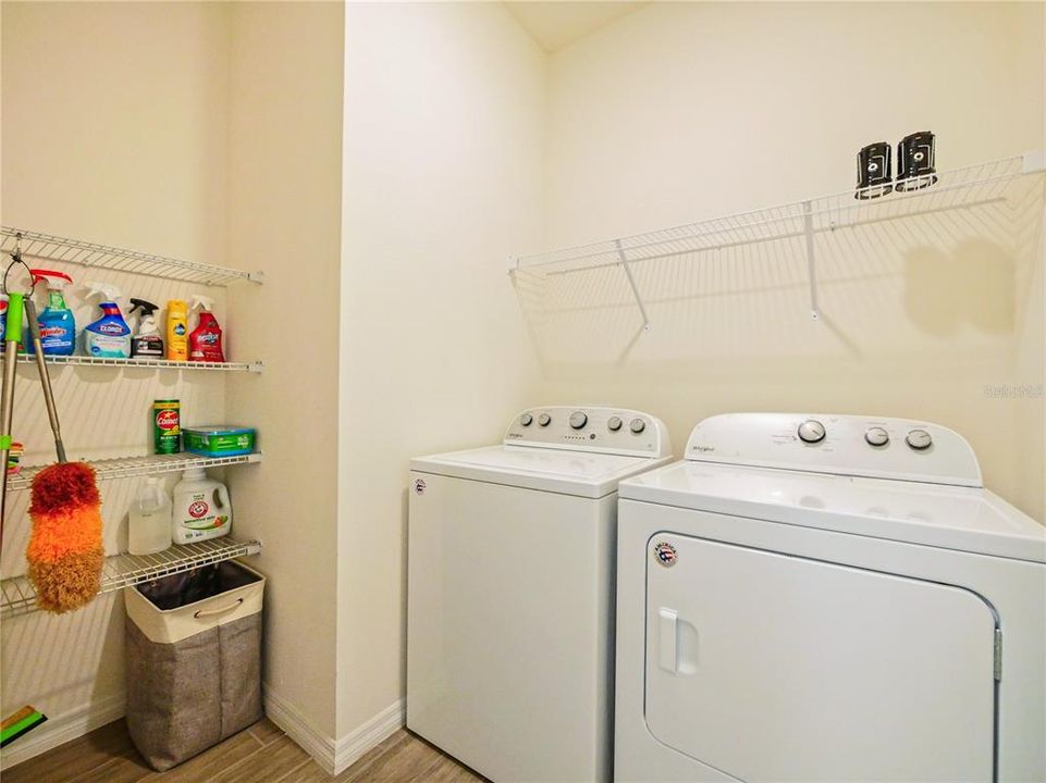 For Sale: $399,000 (3 beds, 2 baths, 1662 Square Feet)