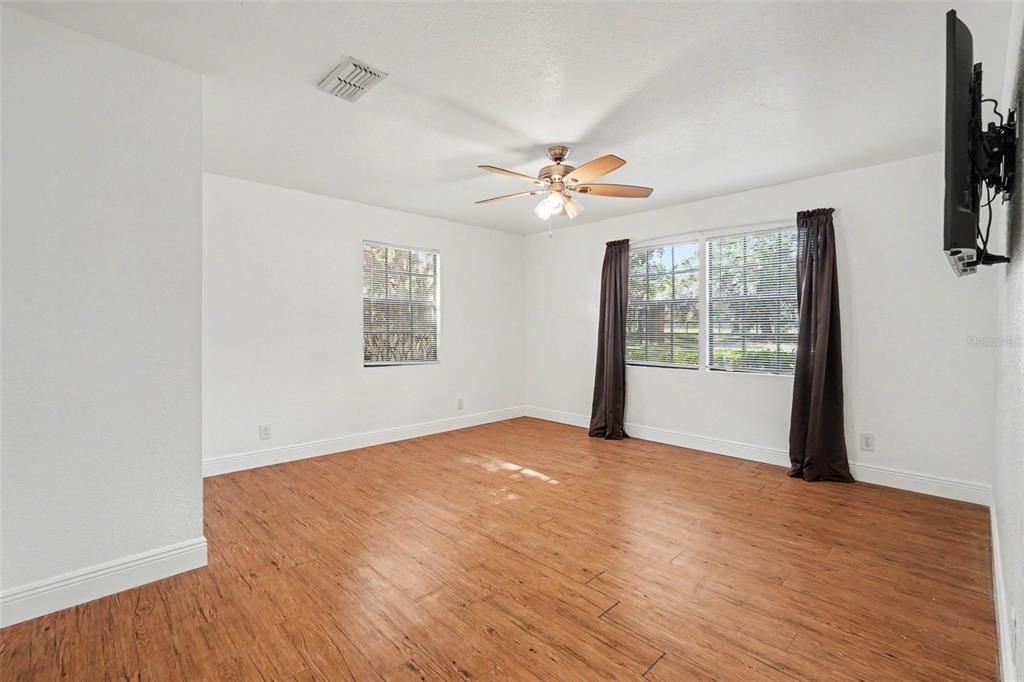 For Sale: $445,000 (3 beds, 2 baths, 1748 Square Feet)