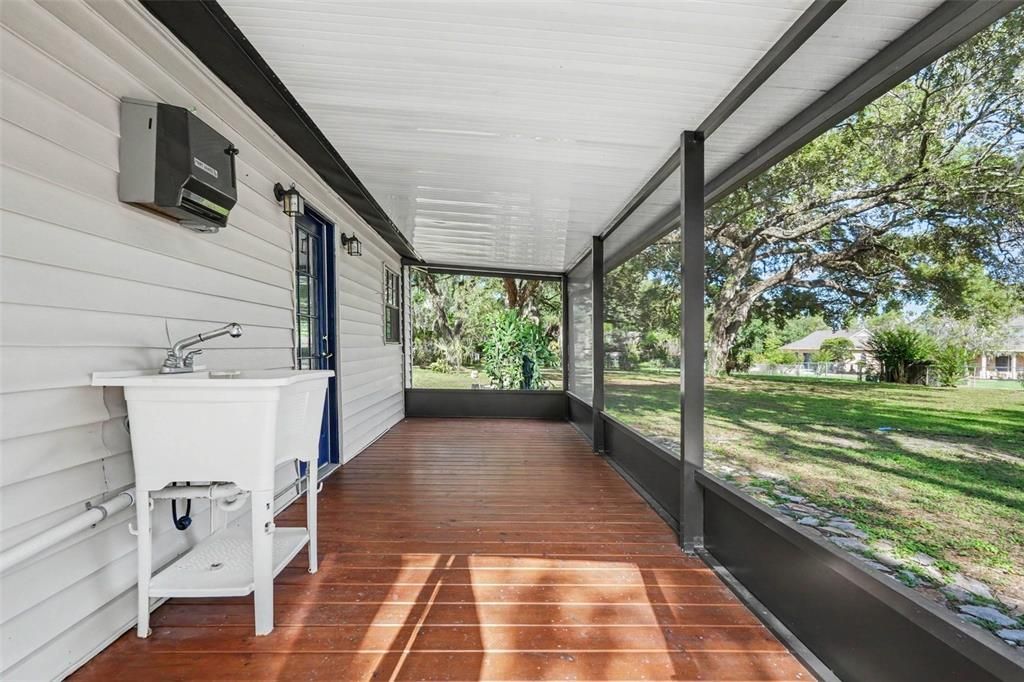 For Sale: $445,000 (3 beds, 2 baths, 1748 Square Feet)