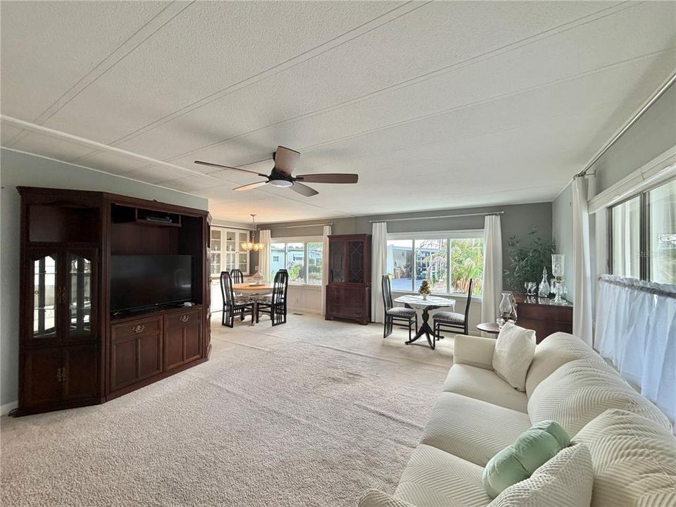For Sale: $159,900 (2 beds, 2 baths, 1152 Square Feet)