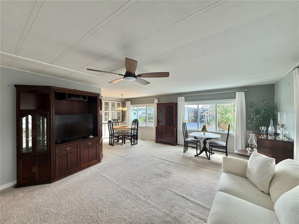 For Sale: $159,900 (2 beds, 2 baths, 1152 Square Feet)