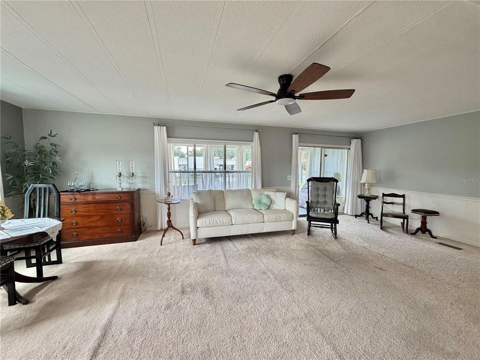 For Sale: $159,900 (2 beds, 2 baths, 1152 Square Feet)