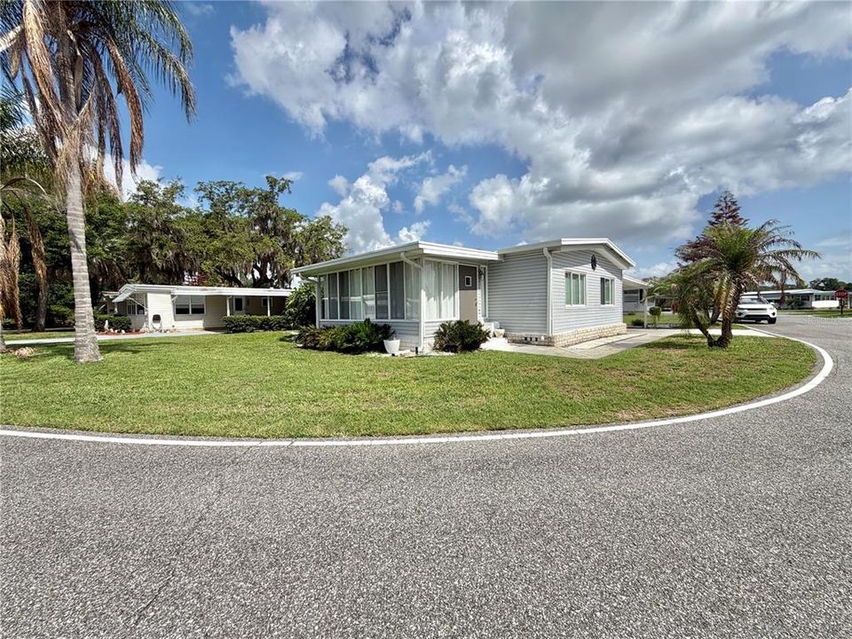 For Sale: $159,900 (2 beds, 2 baths, 1152 Square Feet)