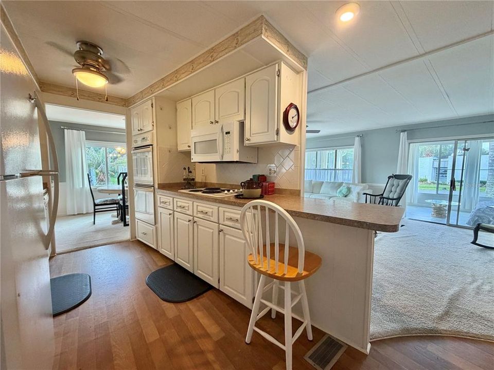 For Sale: $159,900 (2 beds, 2 baths, 1152 Square Feet)