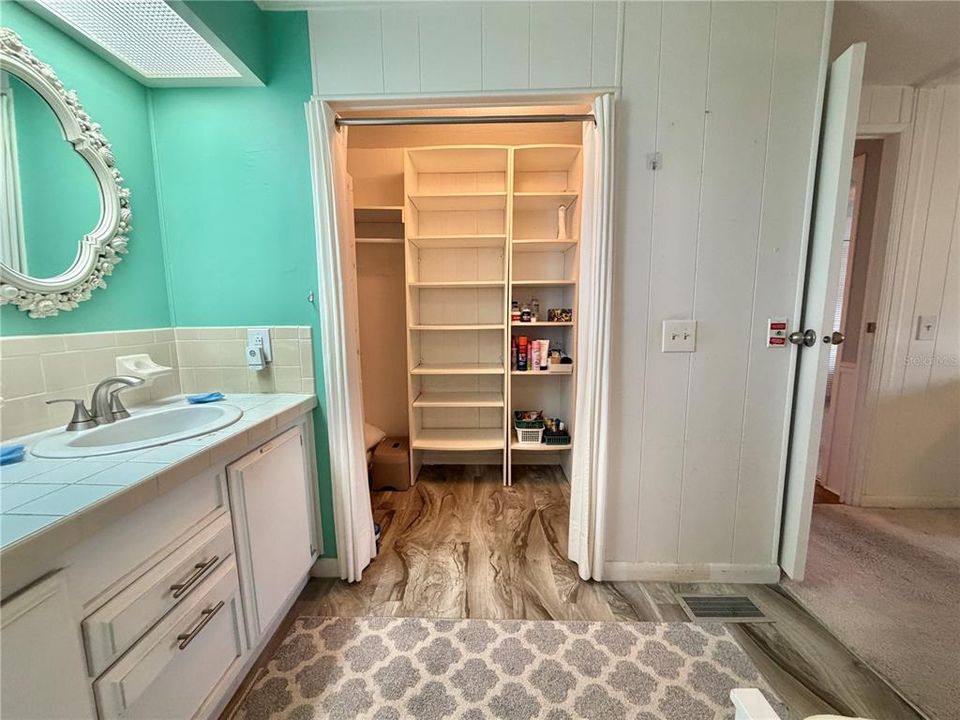 For Sale: $159,900 (2 beds, 2 baths, 1152 Square Feet)