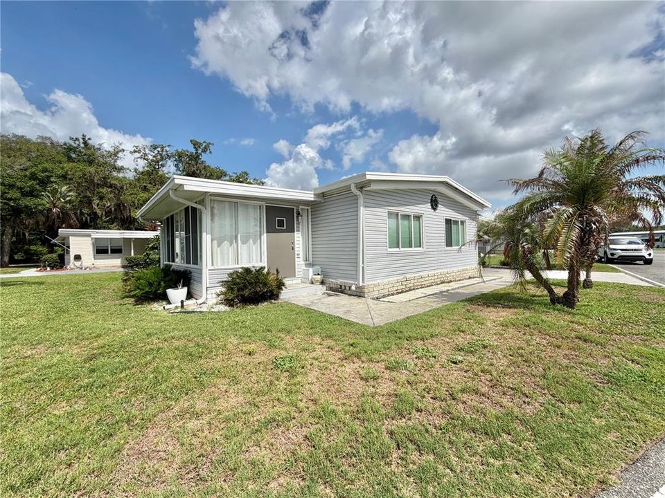 For Sale: $159,900 (2 beds, 2 baths, 1152 Square Feet)