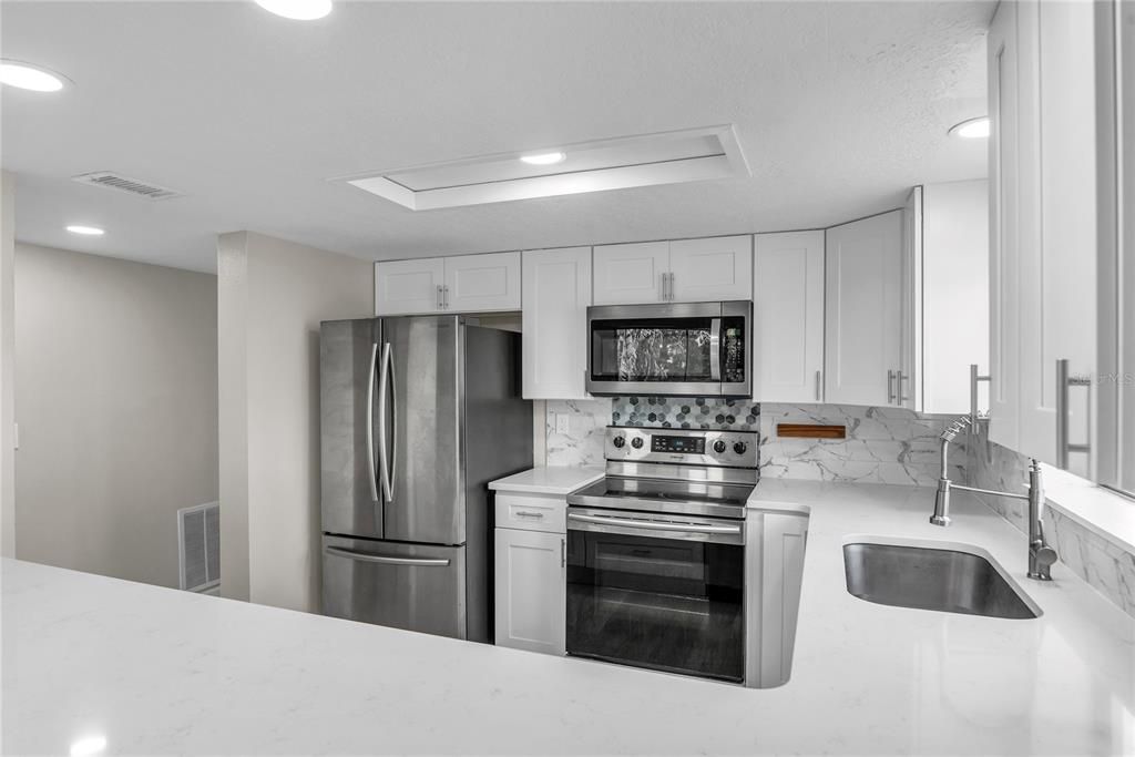 For Sale: $394,900 (2 beds, 2 baths, 1584 Square Feet)