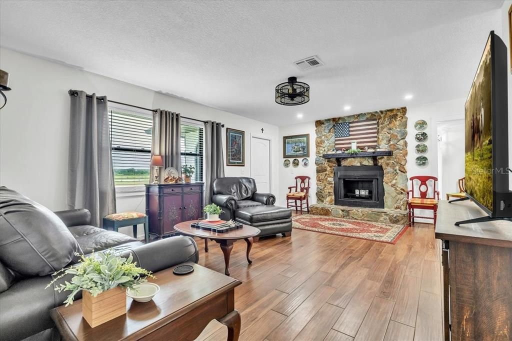For Sale: $599,000 (3 beds, 2 baths, 1680 Square Feet)