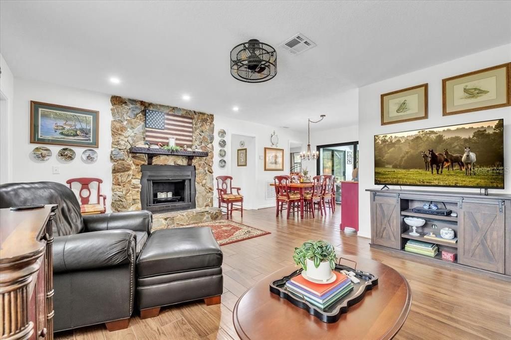 For Sale: $599,000 (3 beds, 2 baths, 1680 Square Feet)