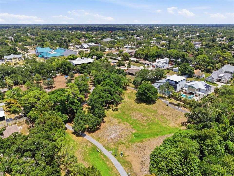 Под контрактом: $590,000 (5 спален, 3 ванн, 2329 Квадратных фут)