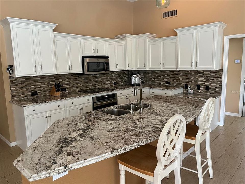 En Venta: $859,900 (4 camas, 3 baños, 2745 Pies cuadrados)