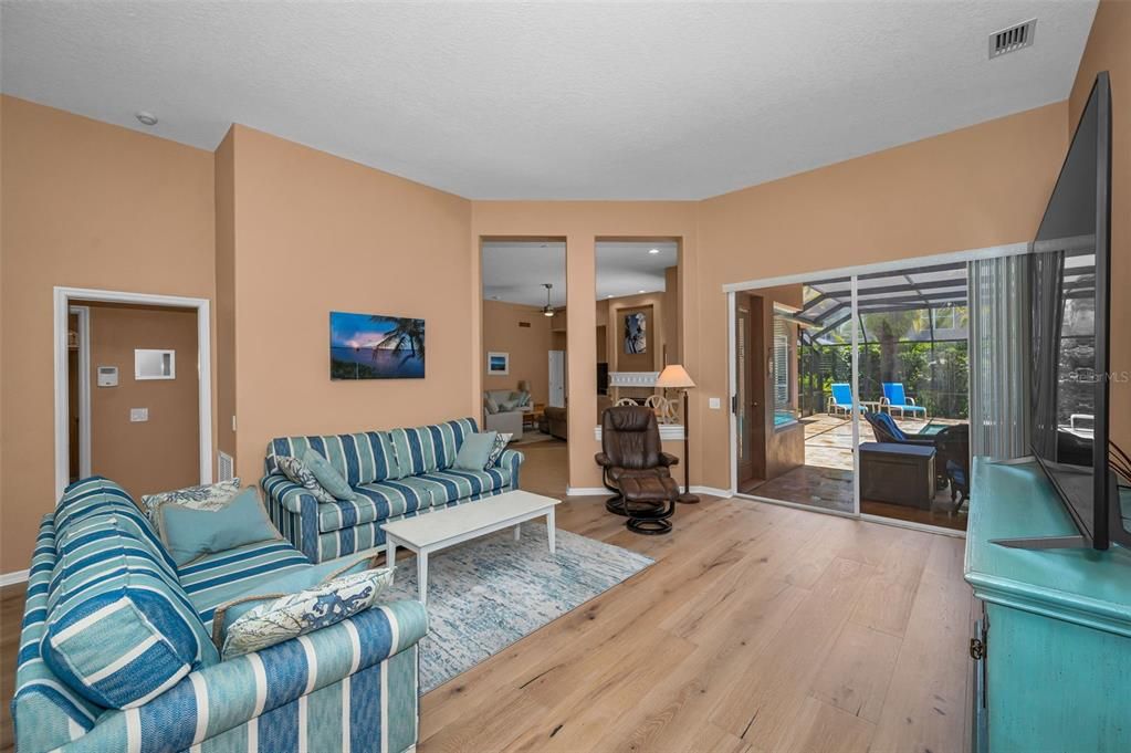 En Venta: $859,900 (4 camas, 3 baños, 2745 Pies cuadrados)