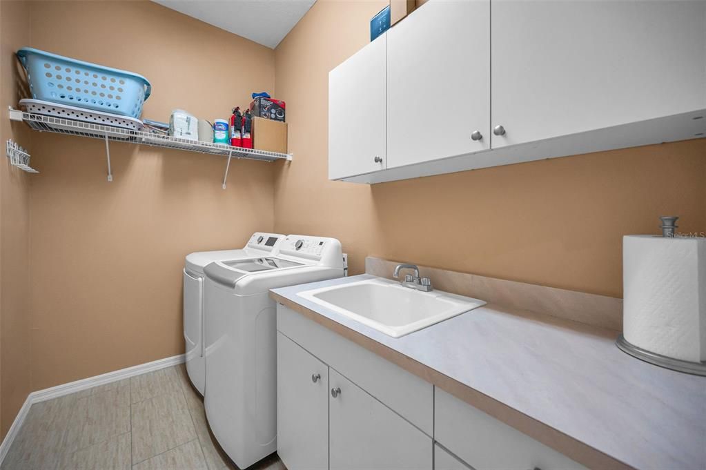 En Venta: $859,900 (4 camas, 3 baños, 2745 Pies cuadrados)