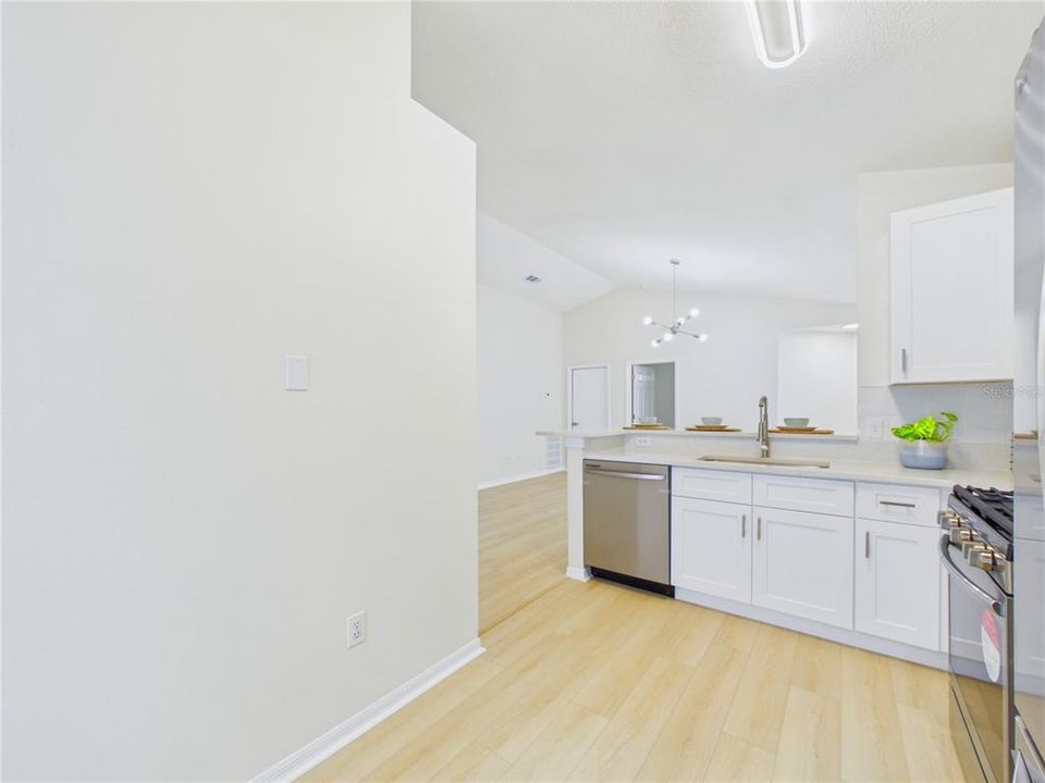 For Sale: $334,900 (4 beds, 2 baths, 1358 Square Feet)