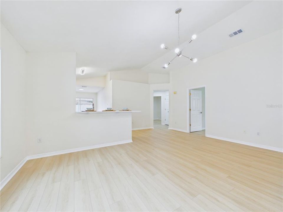 For Sale: $334,900 (4 beds, 2 baths, 1358 Square Feet)