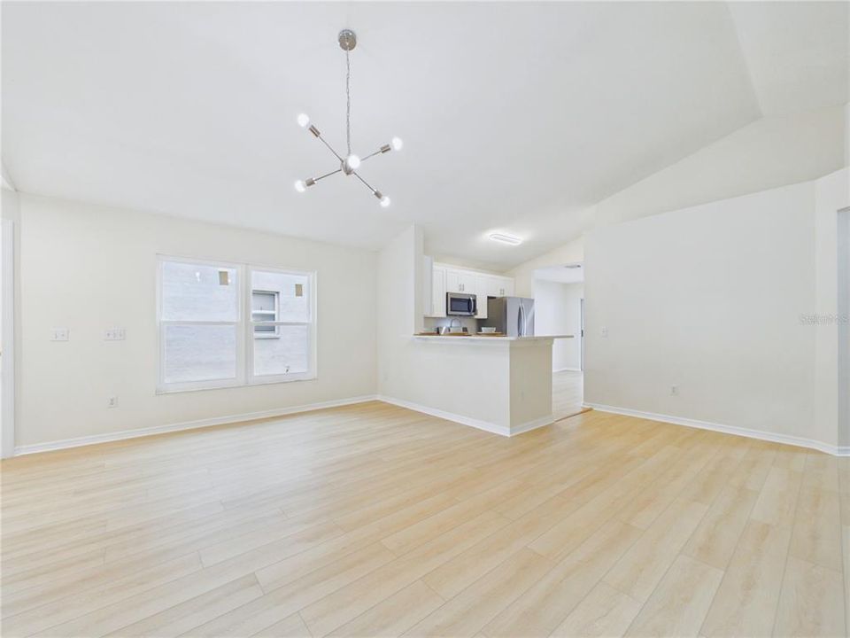 For Sale: $334,900 (4 beds, 2 baths, 1358 Square Feet)
