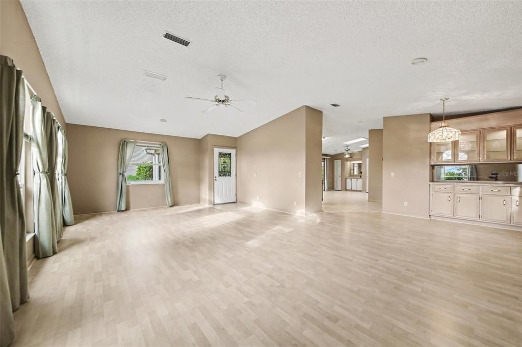 En Venta: $320,000 (2 camas, 2 baños, 2182 Pies cuadrados)