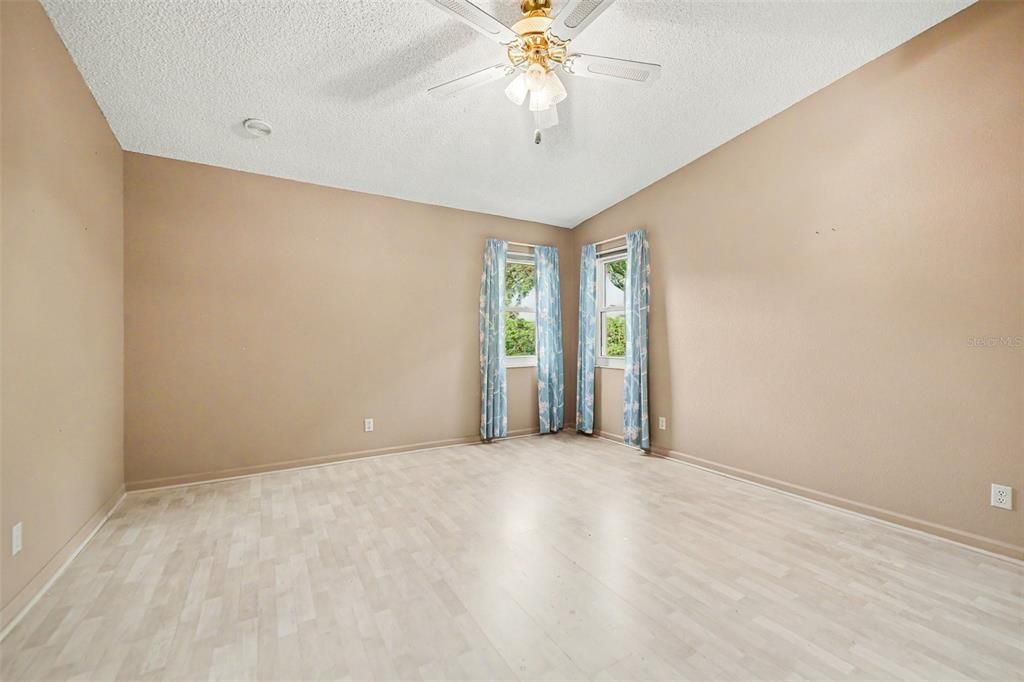 En Venta: $320,000 (2 camas, 2 baños, 2182 Pies cuadrados)