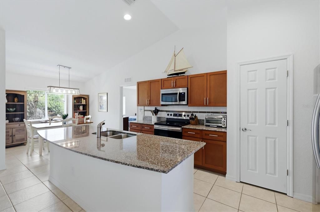 For Sale: $285,000 (3 beds, 2 baths, 1327 Square Feet)