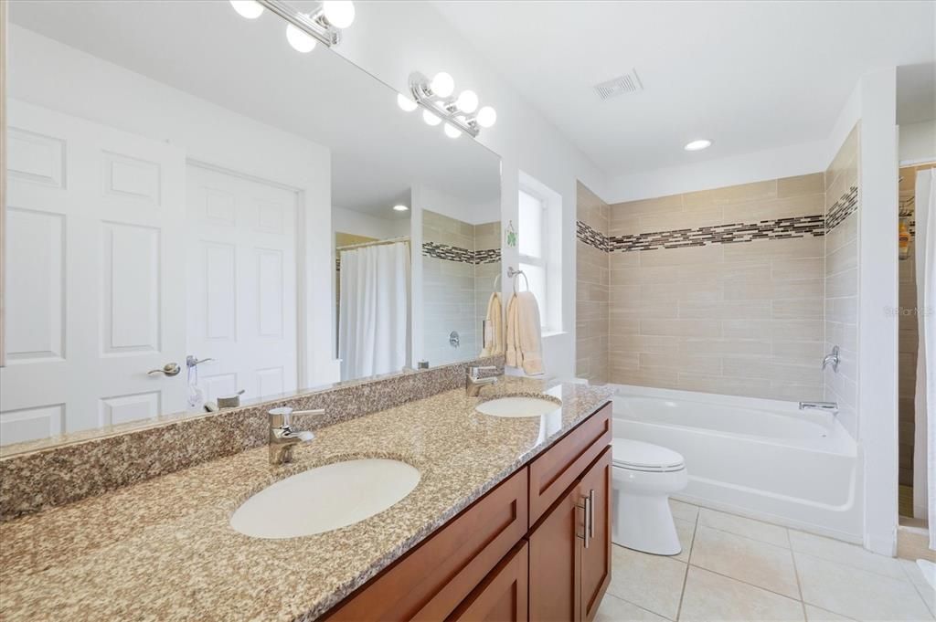 For Sale: $285,000 (3 beds, 2 baths, 1327 Square Feet)
