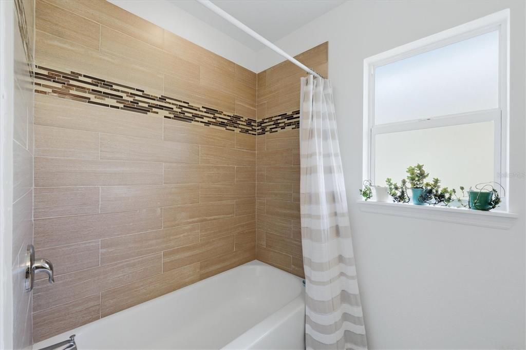For Sale: $285,000 (3 beds, 2 baths, 1327 Square Feet)