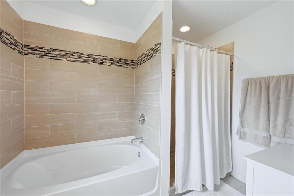 For Sale: $285,000 (3 beds, 2 baths, 1327 Square Feet)