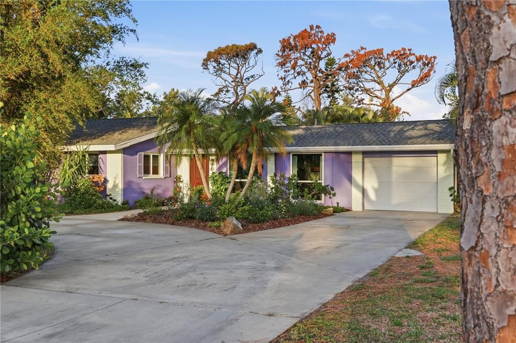 For Sale: $430,000 (3 beds, 2 baths, 1403 Square Feet)