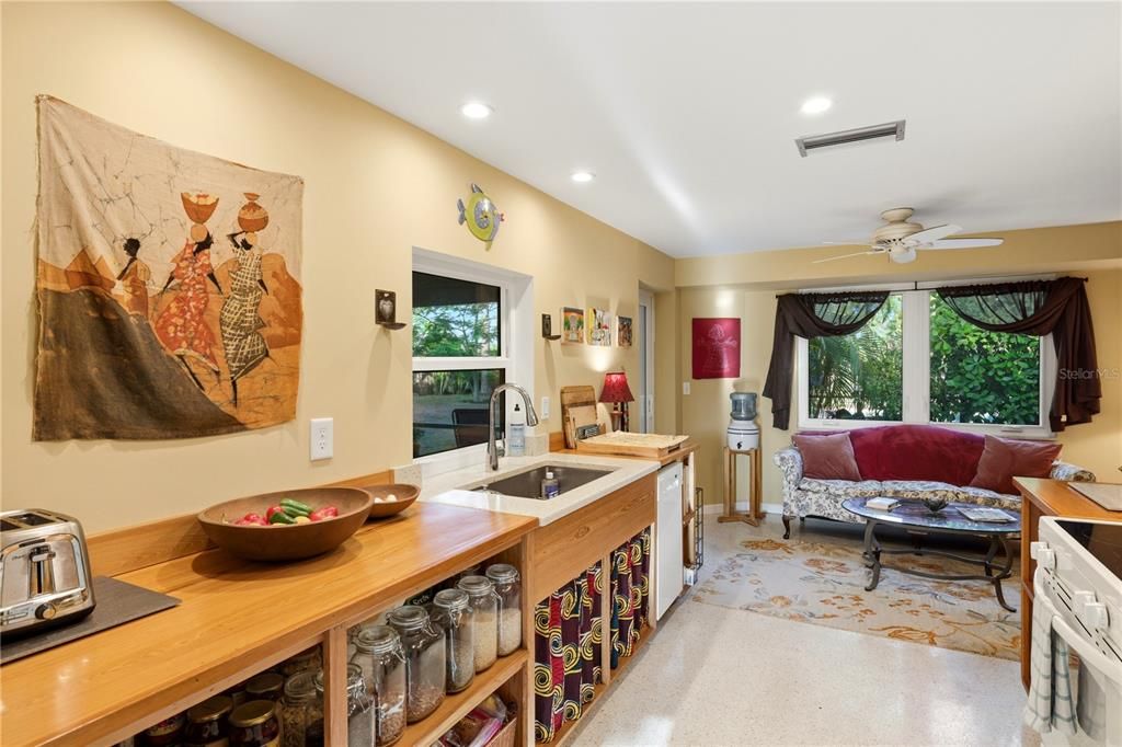 For Sale: $430,000 (3 beds, 2 baths, 1403 Square Feet)