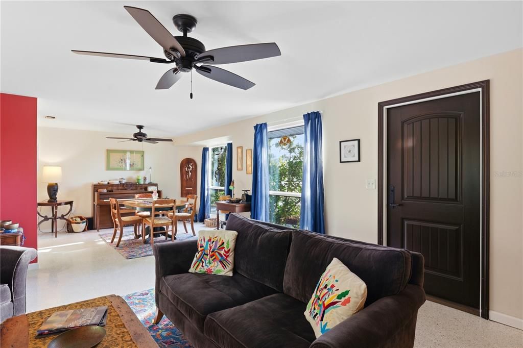 For Sale: $430,000 (3 beds, 2 baths, 1403 Square Feet)