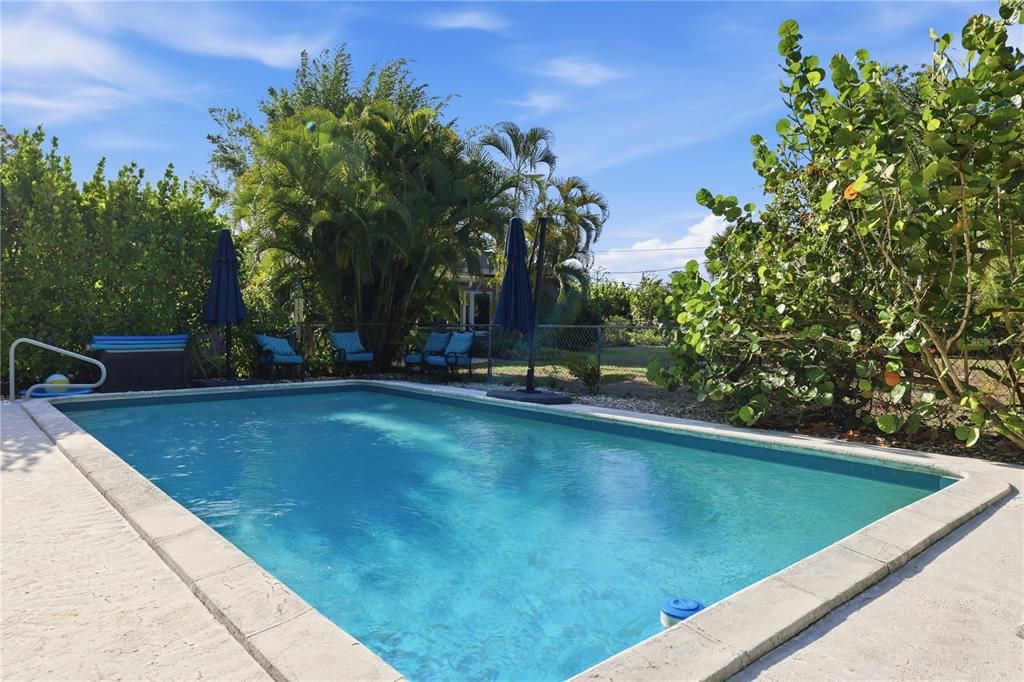For Sale: $430,000 (3 beds, 2 baths, 1403 Square Feet)