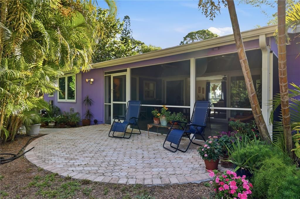 For Sale: $430,000 (3 beds, 2 baths, 1403 Square Feet)