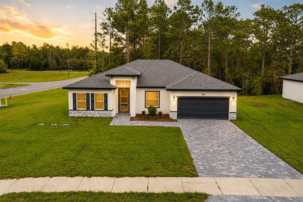 For Rent: $2,150 (4 beds, 2 baths, 1774 Square Feet)