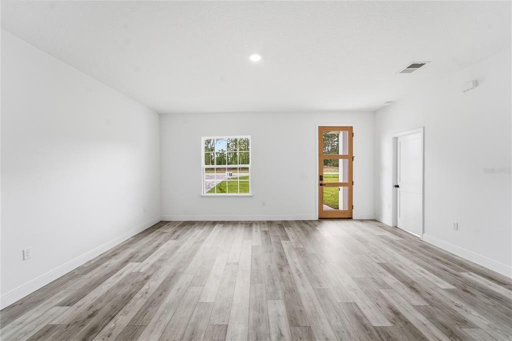 For Rent: $2,150 (4 beds, 2 baths, 1774 Square Feet)