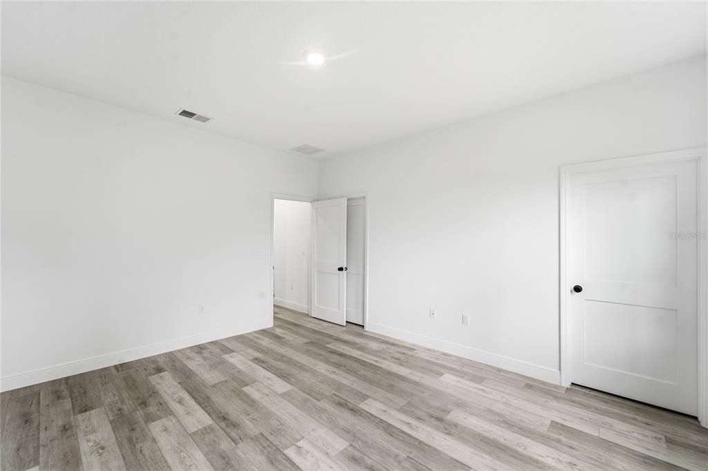 For Rent: $2,150 (4 beds, 2 baths, 1774 Square Feet)