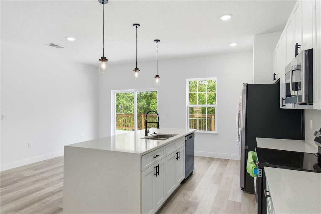 For Rent: $2,150 (4 beds, 2 baths, 1774 Square Feet)
