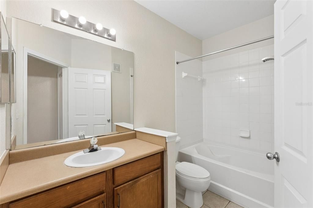 For Rent: $1,800 (2 beds, 2 baths, 1046 Square Feet)
