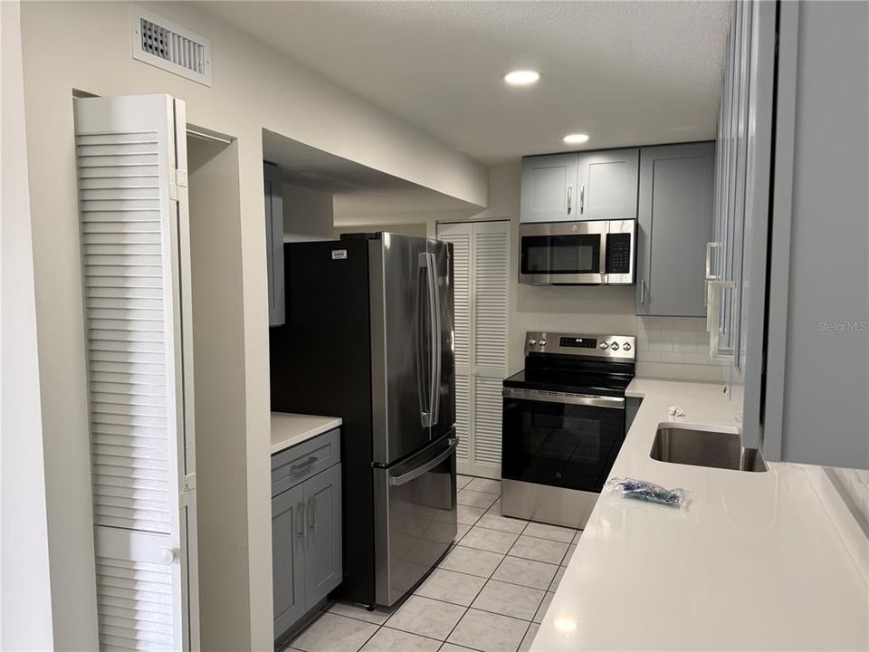 For Sale: $270,000 (2 beds, 2 baths, 1110 Square Feet)