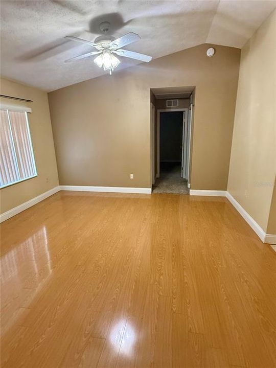 For Sale: $239,000 (3 beds, 2 baths, 1401 Square Feet)