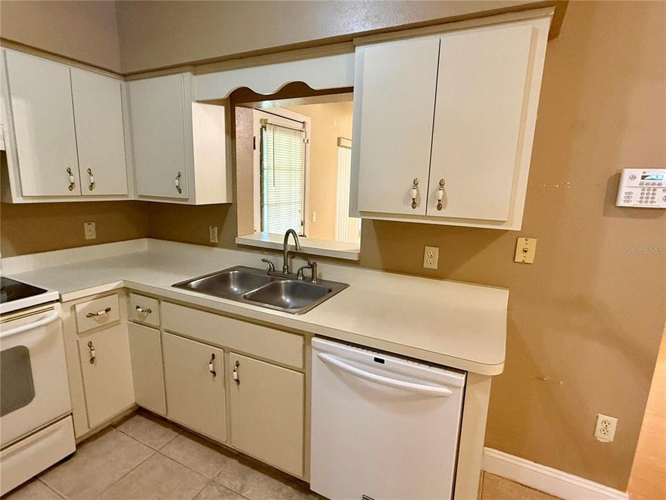 For Sale: $239,000 (3 beds, 2 baths, 1401 Square Feet)
