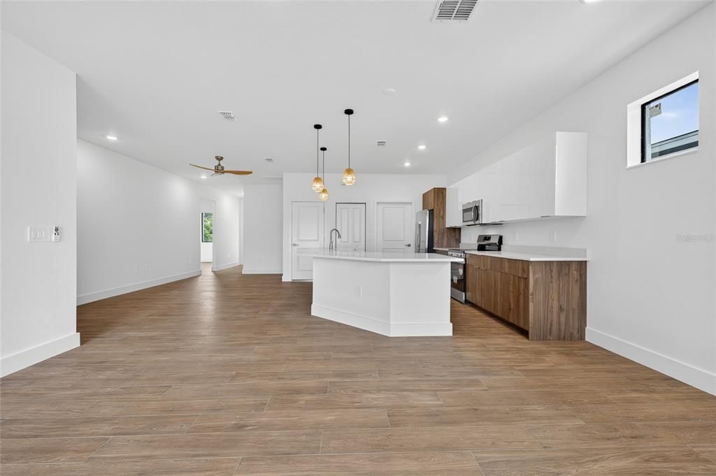 For Sale: $439,000 (3 beds, 2 baths, 1582 Square Feet)