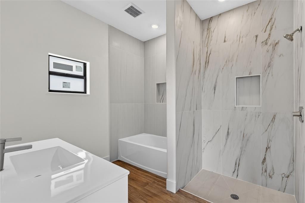 For Sale: $439,000 (3 beds, 2 baths, 1582 Square Feet)