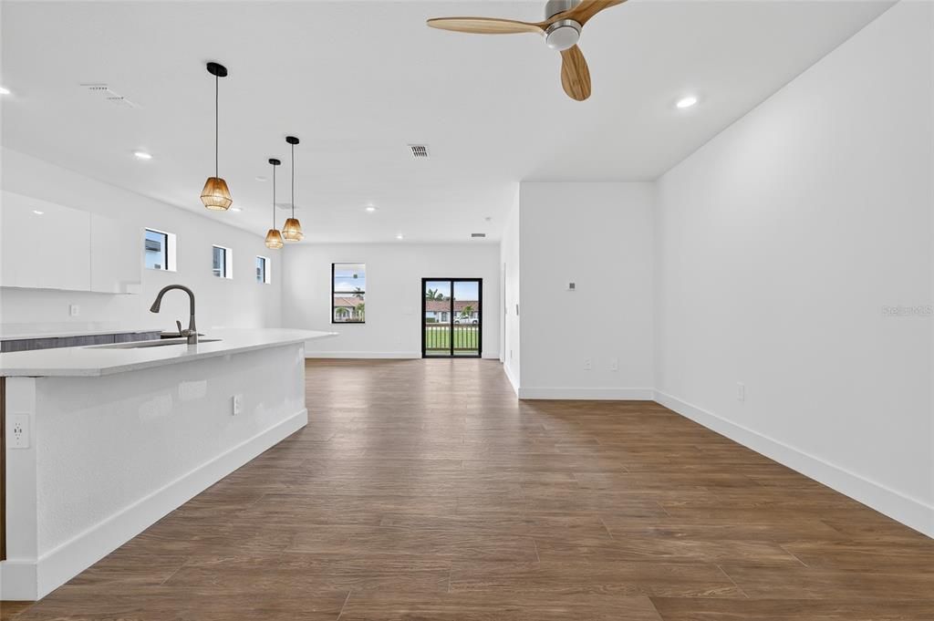 For Sale: $439,000 (3 beds, 2 baths, 1582 Square Feet)