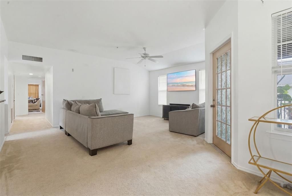 For Sale: $229,000 (3 beds, 2 baths, 1586 Square Feet)