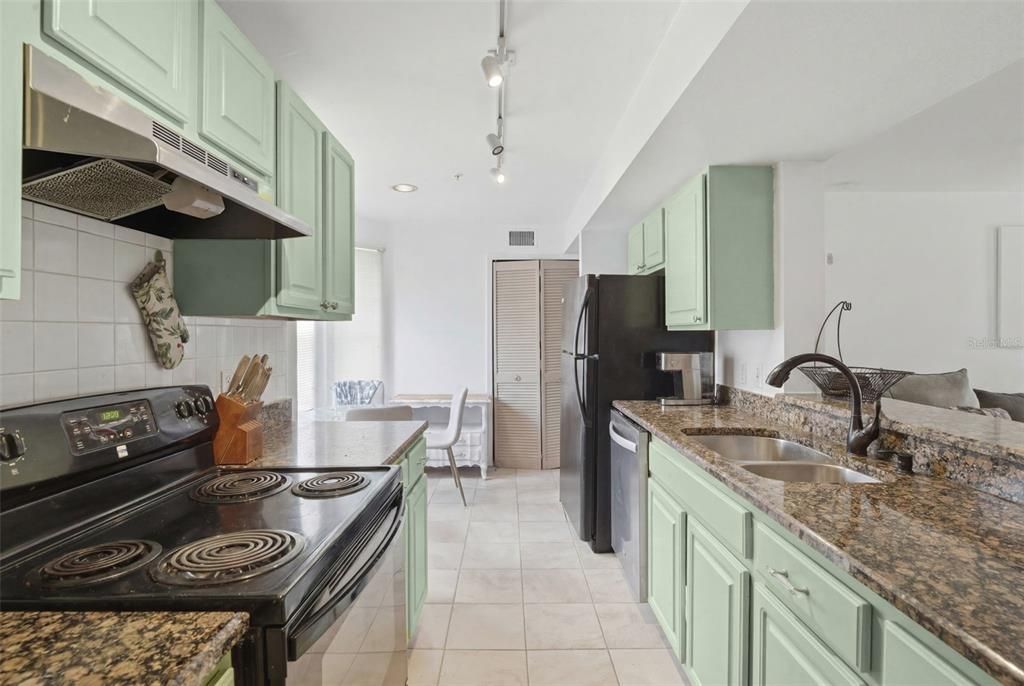 For Sale: $229,000 (3 beds, 2 baths, 1586 Square Feet)
