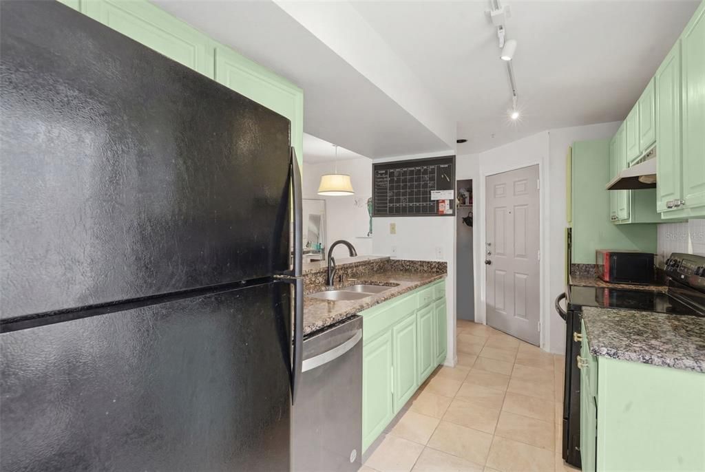 For Sale: $229,000 (3 beds, 2 baths, 1586 Square Feet)