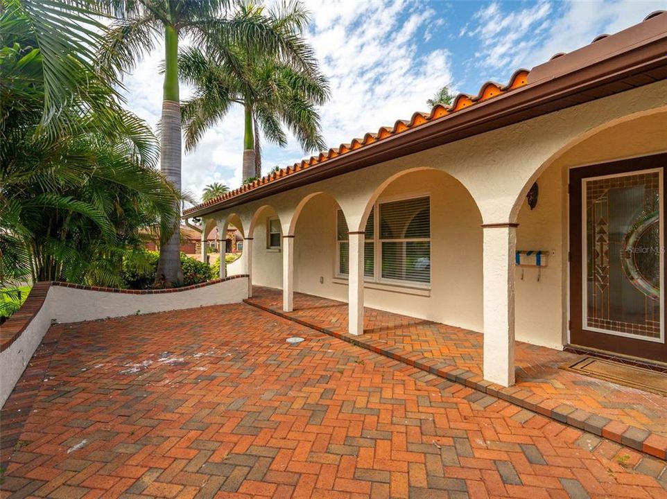 For Rent: $4,500 (4 beds, 2 baths, 2200 Square Feet)