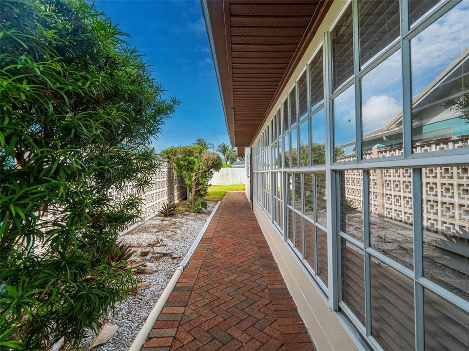 For Rent: $4,500 (4 beds, 2 baths, 2200 Square Feet)